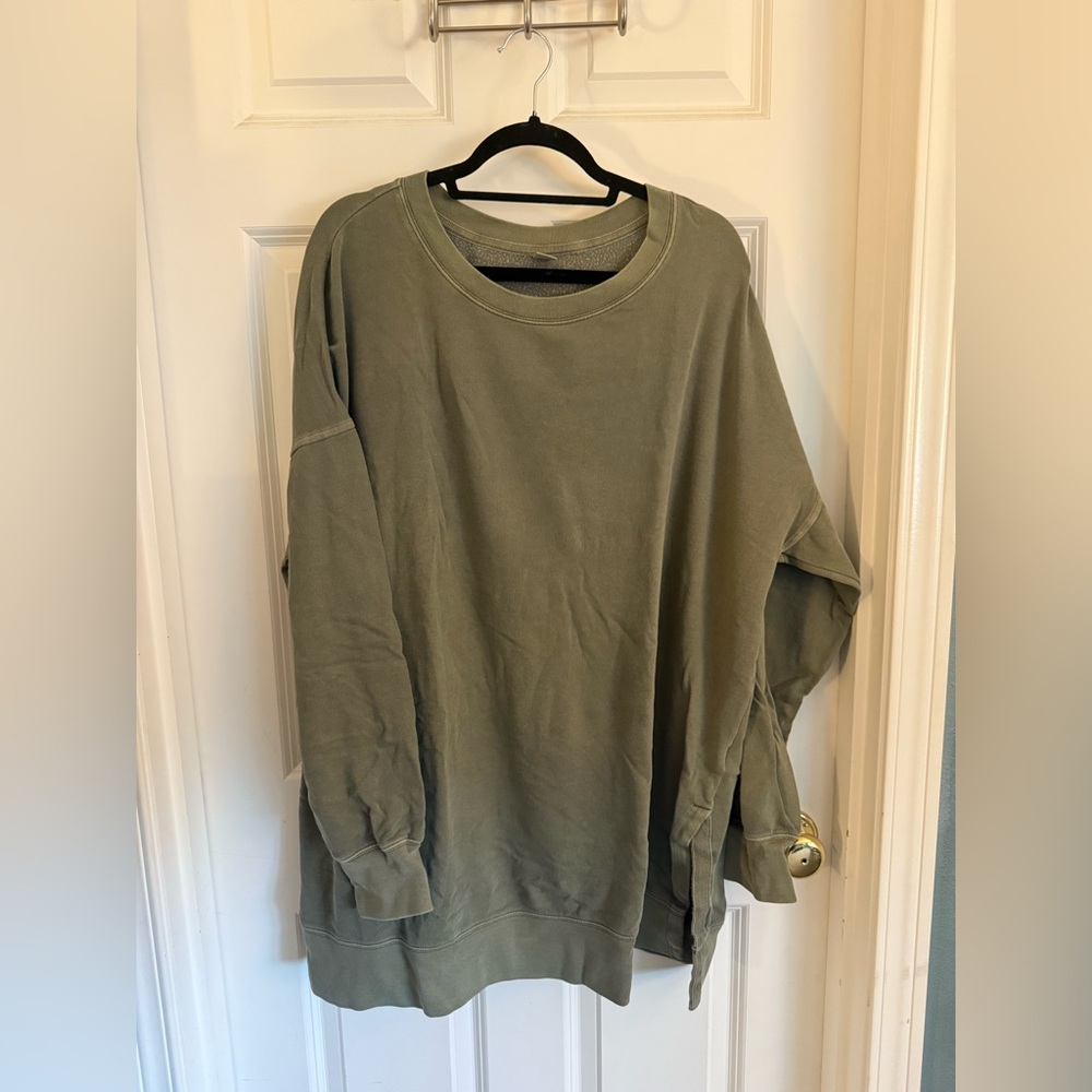 Old Navy Women's Crewneck Sweater in Olive Green